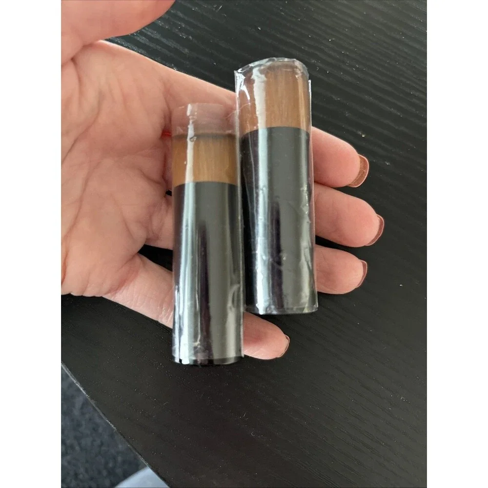 CHANEL Les Beiges Water-Fresh Teint Foundation Brush Travel size x2